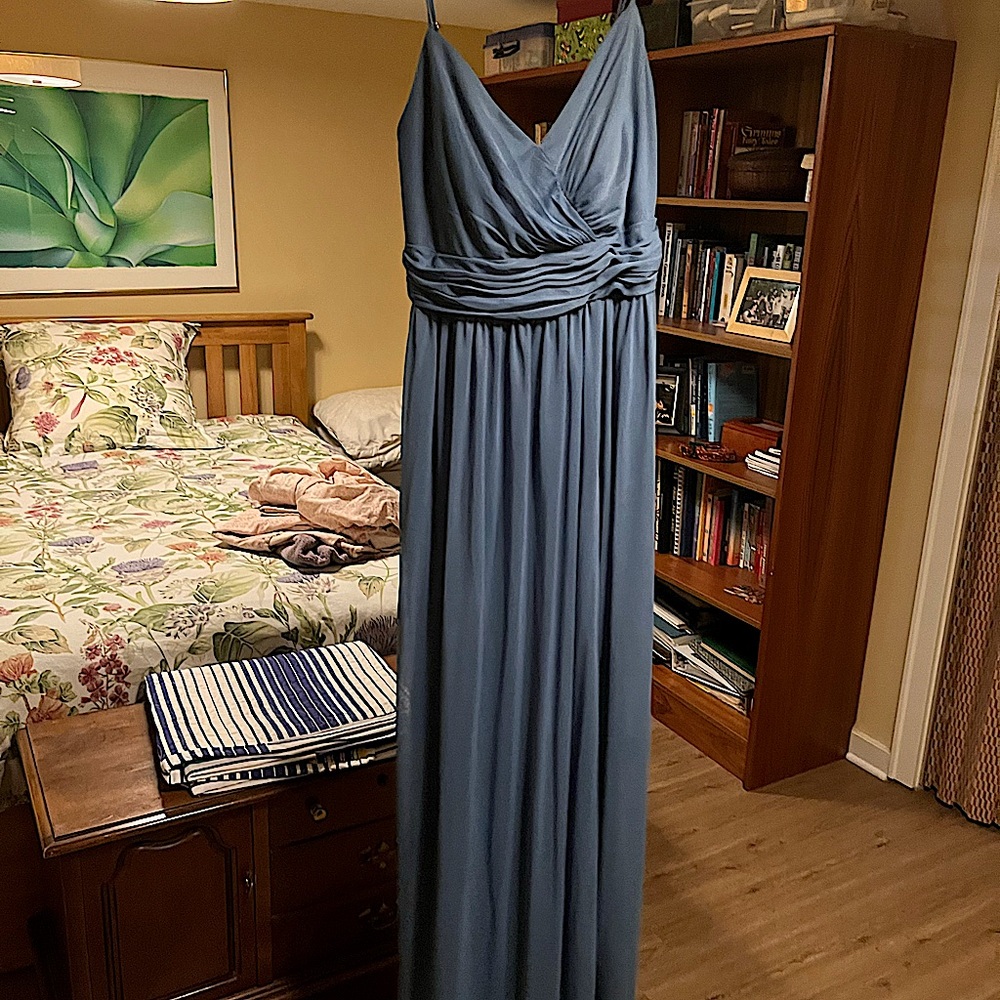 David’s bridal bridesmaid dress. Sewn in pads but can be removed